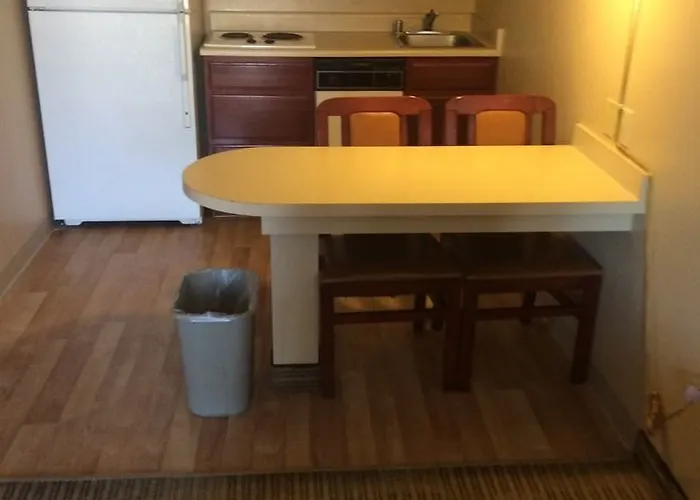 Hometowne Studios Phoenix - Black Canyon Highway Hotel 2*