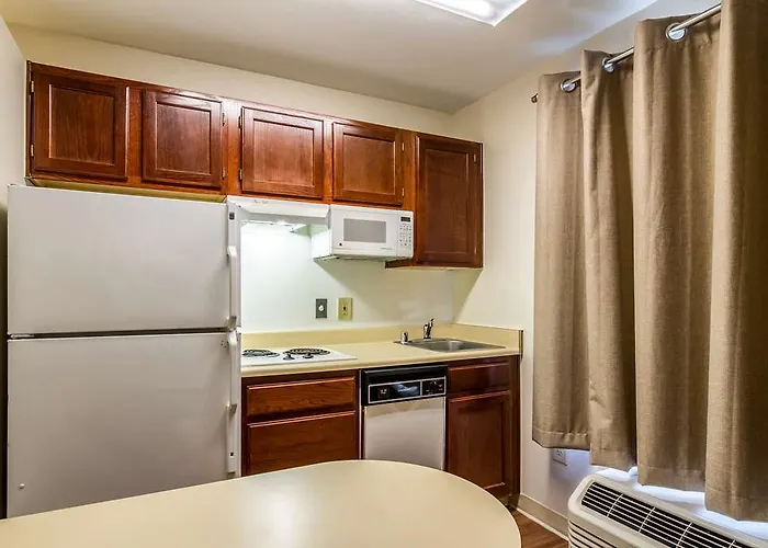 Hometowne Studios Phoenix - Black Canyon Highway Hotel 2*