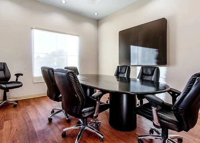 Hometowne Studios Phoenix - Black Canyon Highway Hotel 2*