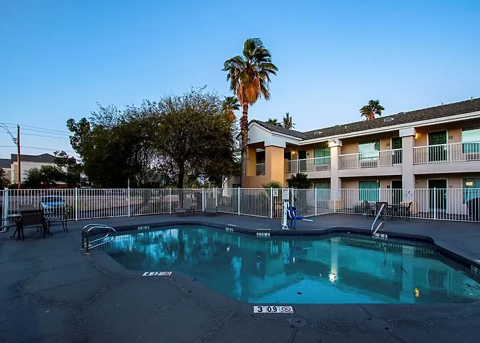 Hotel Hometowne Studios Phoenix - Black Canyon Highway 2*